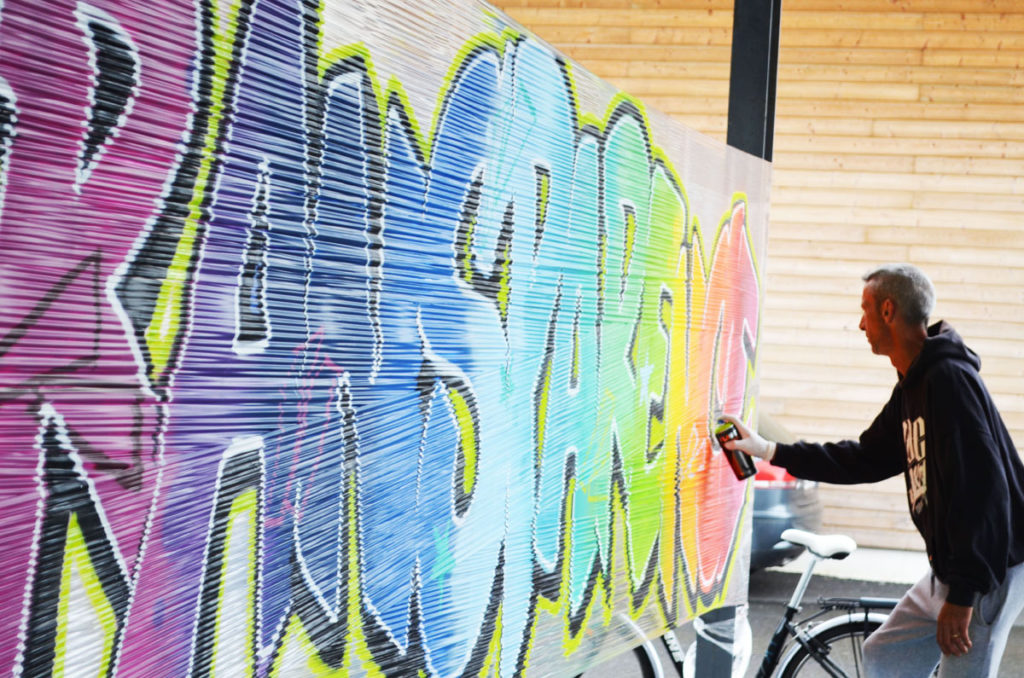 2017 Festiv'Arts-le graffeur Moze - performance cellograff - br